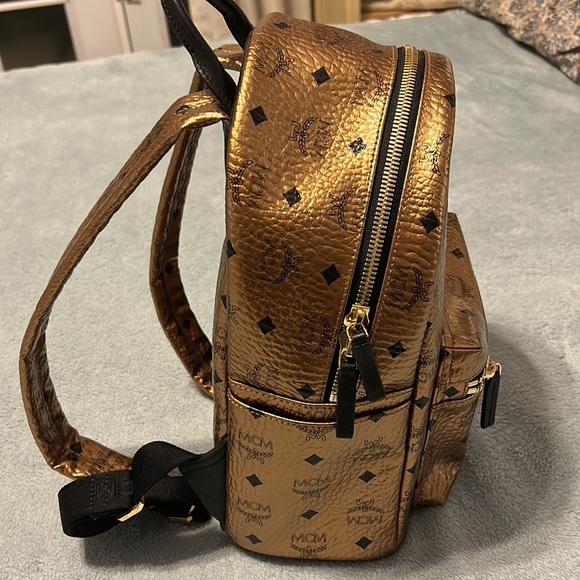 MCM Medium. Stark Visetos Gold Backpack used once perfect condition. 13x10x6 - Picture 2 of 8